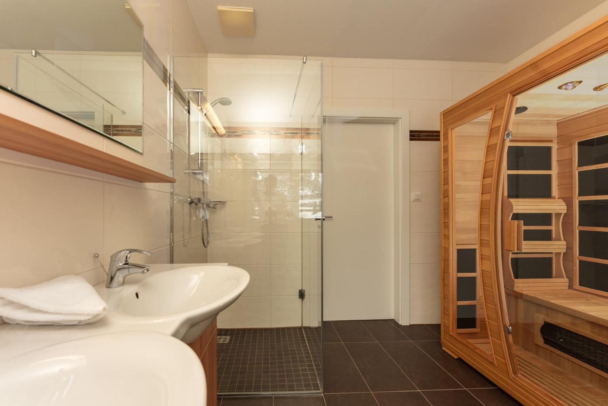 Ferienwohnungen Karoline By Schladming-Appartements Rum bild